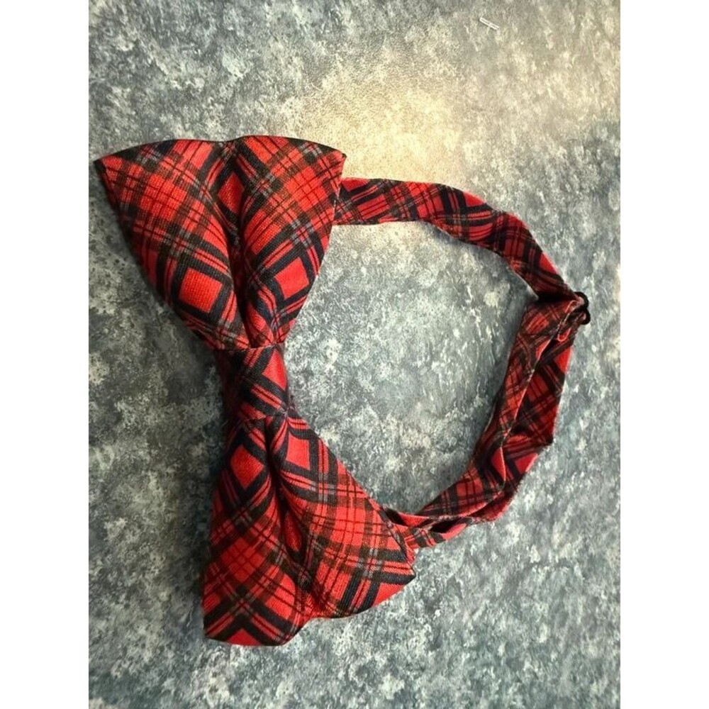 Red plaid men’s formal bow tie